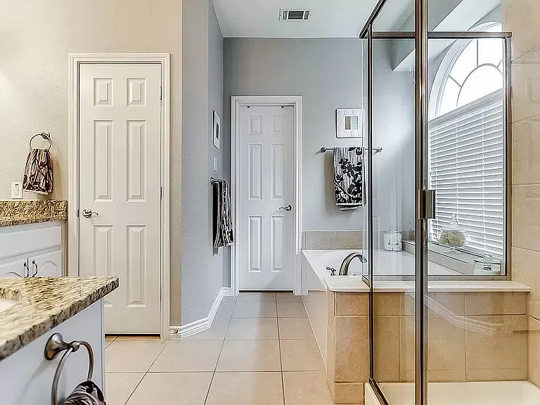1318 Plum Valley Dr — Photo 15