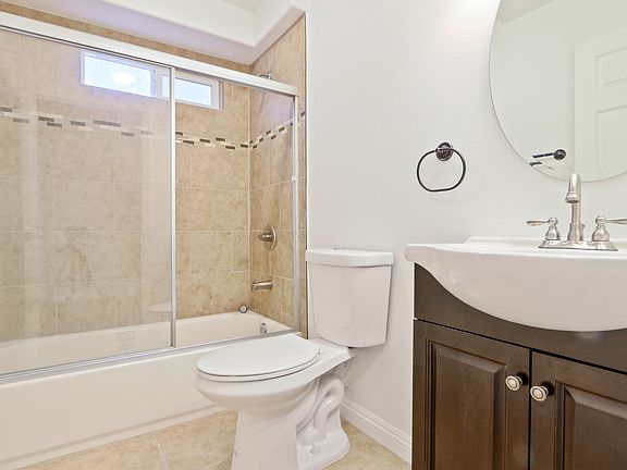 5th image of 827 1/2 N Brannick Ave
