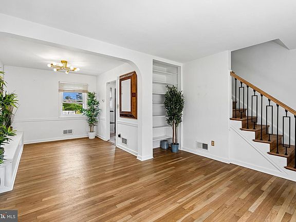 5th image of 5727 2nd St NE