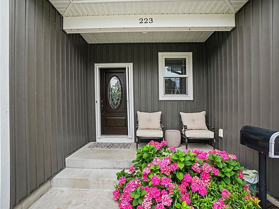 4th image of 223 Prospect St