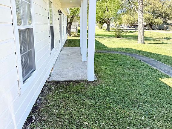 3rd image of 7690 Lawrence Dr