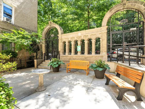 811 Walton Avenue image 15 of 17