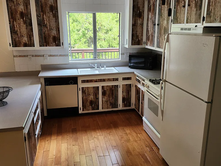 1235 Lovers Ln — Photo 8