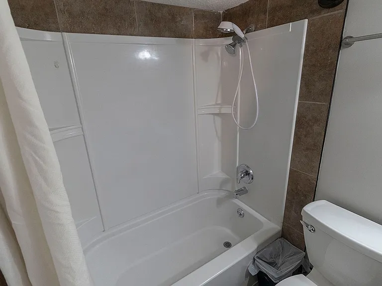 204 Wheaton Ct — Photo 22