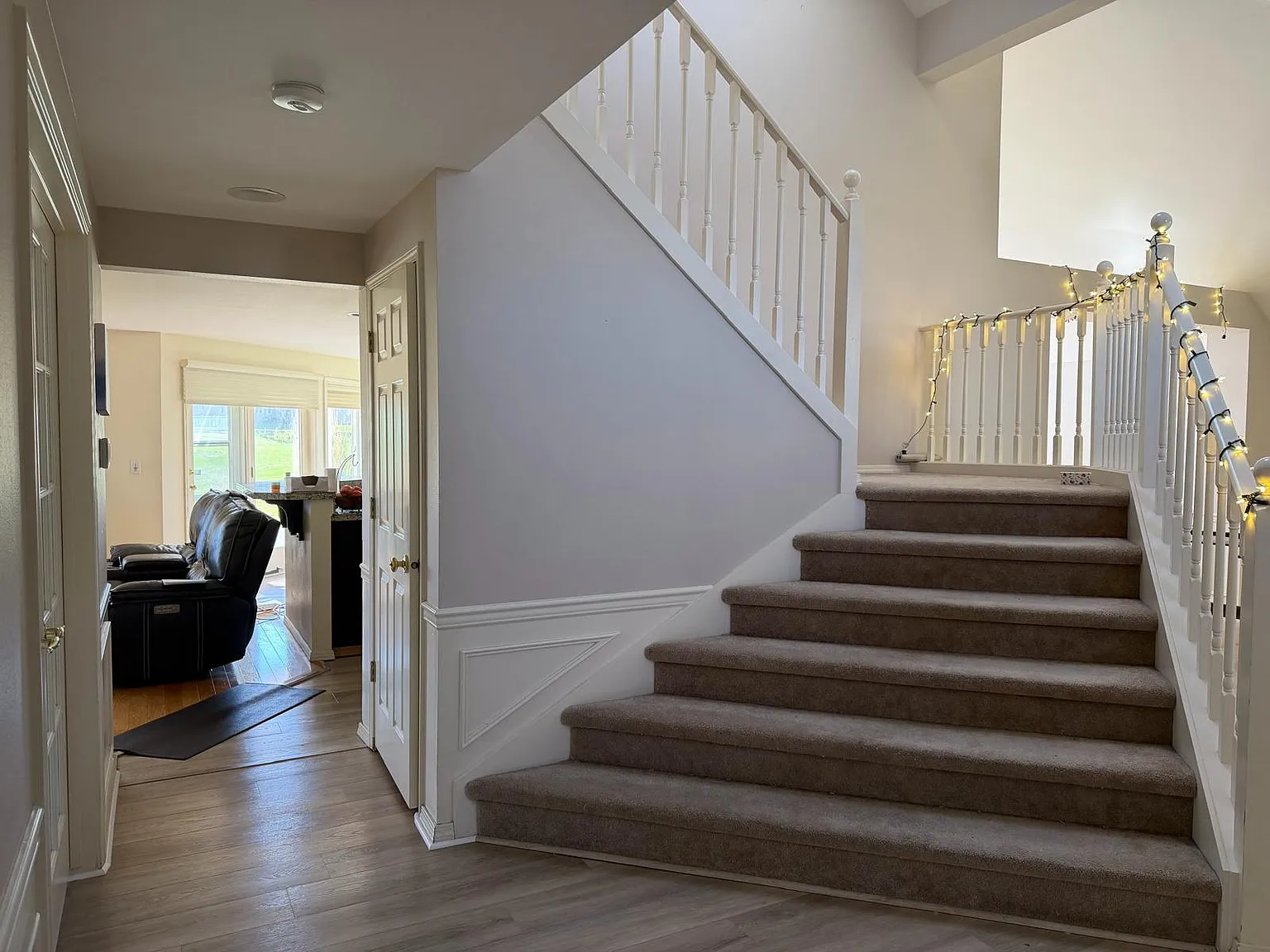 5 bed, 3.5 bath, 3618 sqft, $3,100 — Photo 2