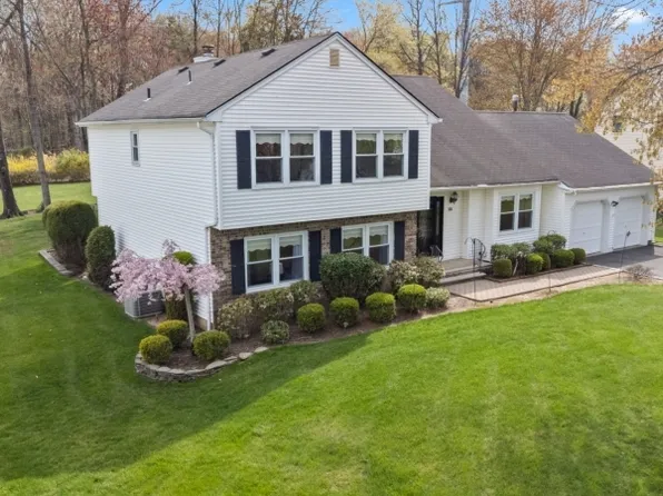 32 Dartmoor Rd, East Hanover Twp., NJ 07936