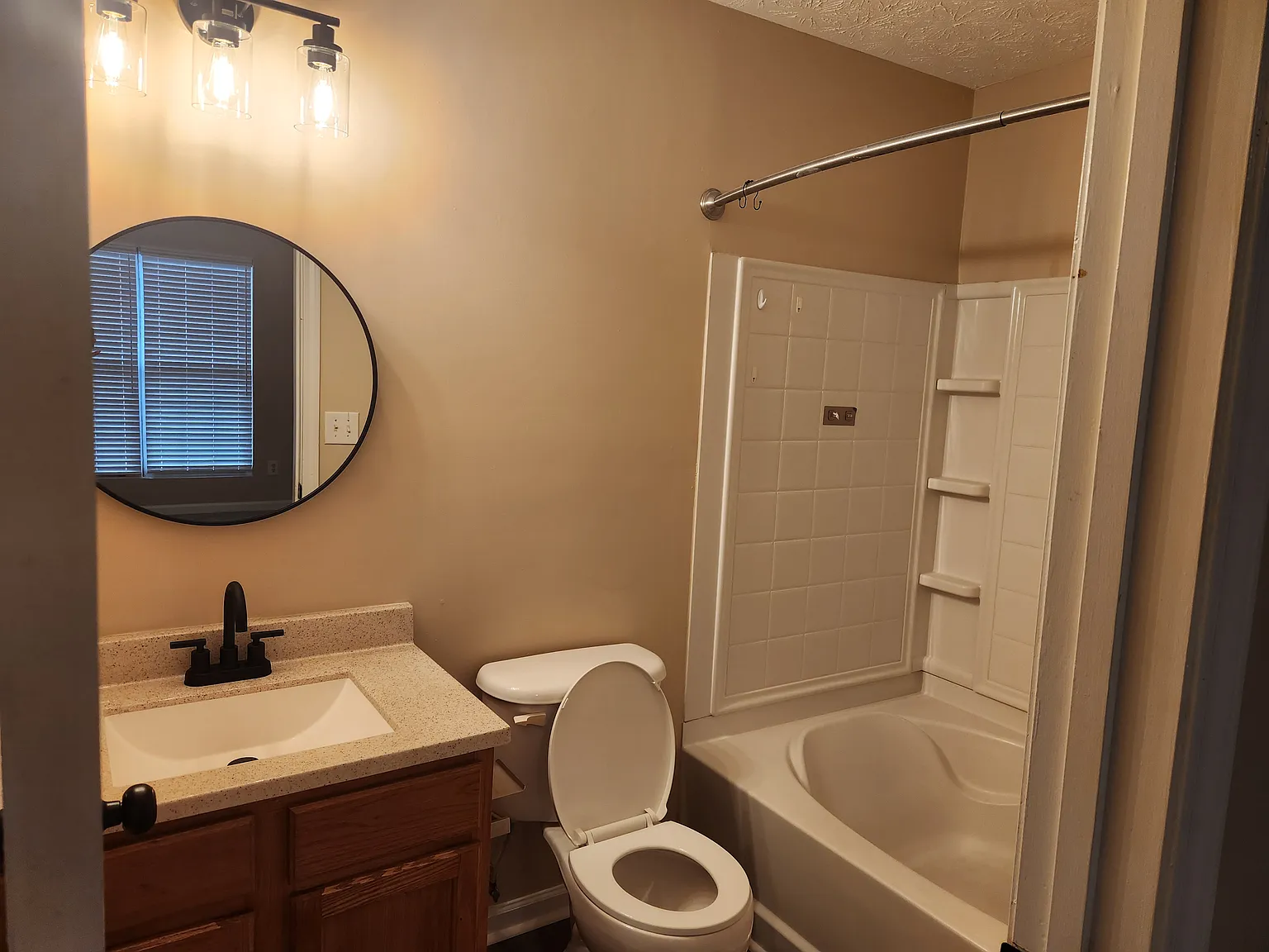 3 bed, 2.5 bath, 1560 sqft, $1,640 — Photo 4