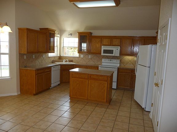 3rd image of 4200 Rosebelle Ave