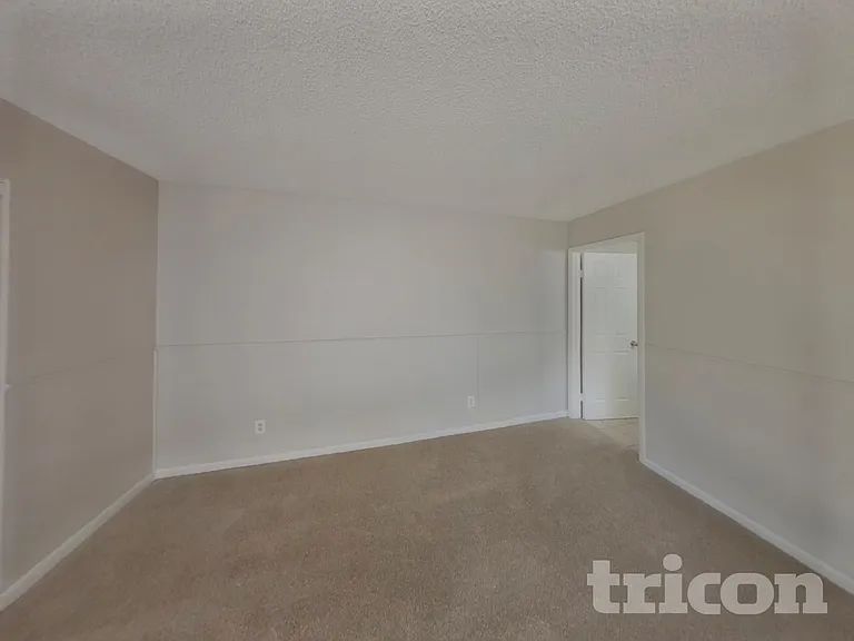 5429 Requa Ave — Photo 15