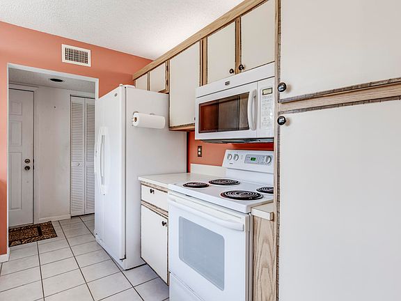 5th image of 901 Wingfoot Dr APT A