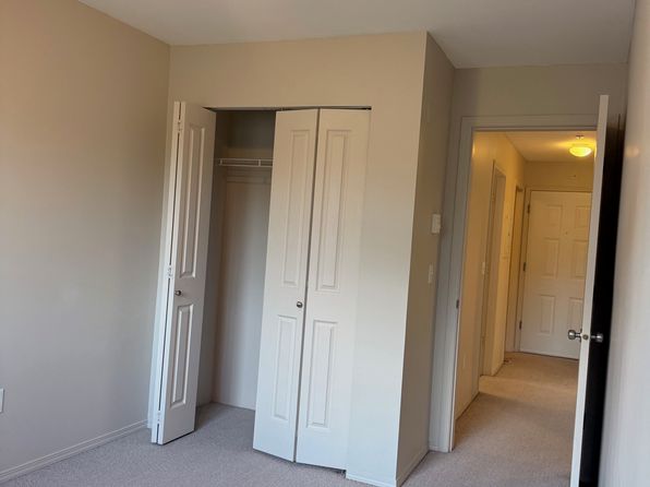2 bedroom rental in Surrey — photo 7