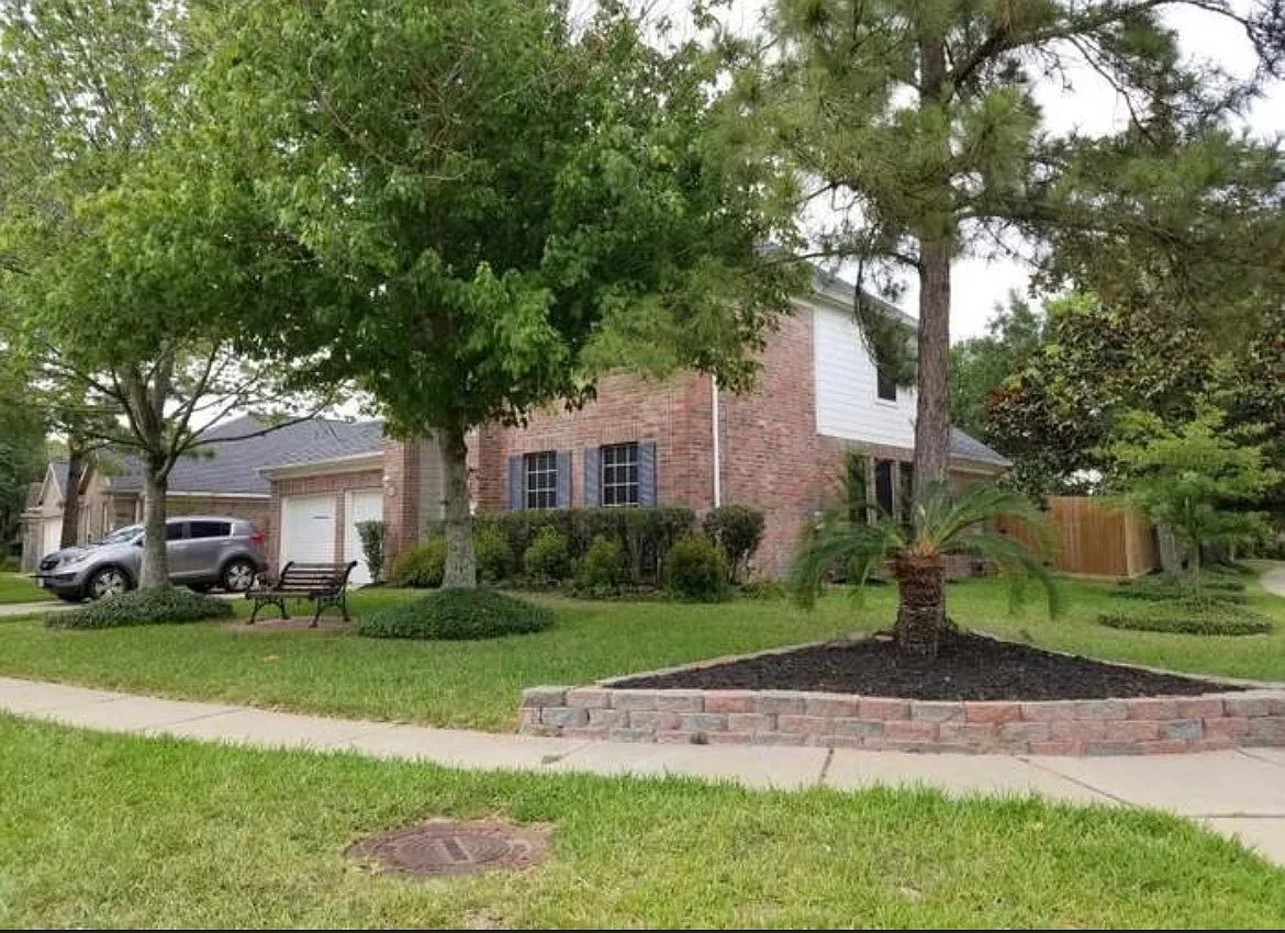 4 bed, 2.5 bath, 2988 sqft, $2,550 — Photo 2
