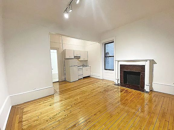 5th image of 210 W 94th St APT 3J