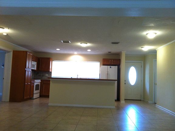 3rd image of 2032 Woodward Ave