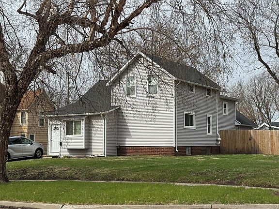 2nd image of 819 Division St