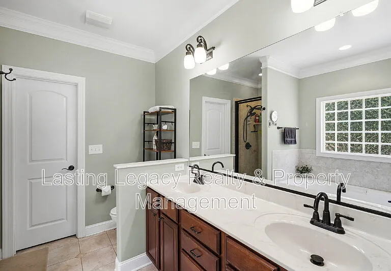 187 Marbrook Dr — Photo 20