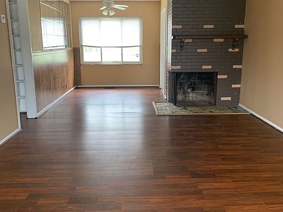 2nd image of 3607 N Leland Ave
