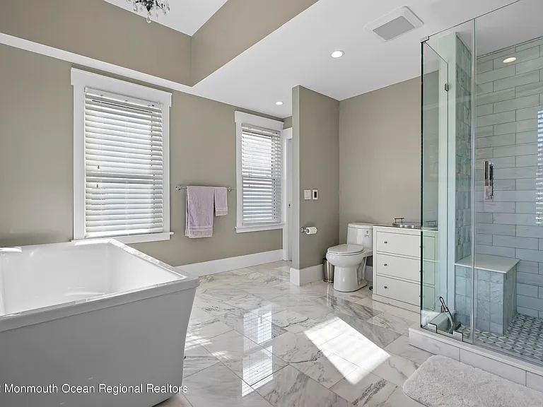 502 6th Ave — Photo 26