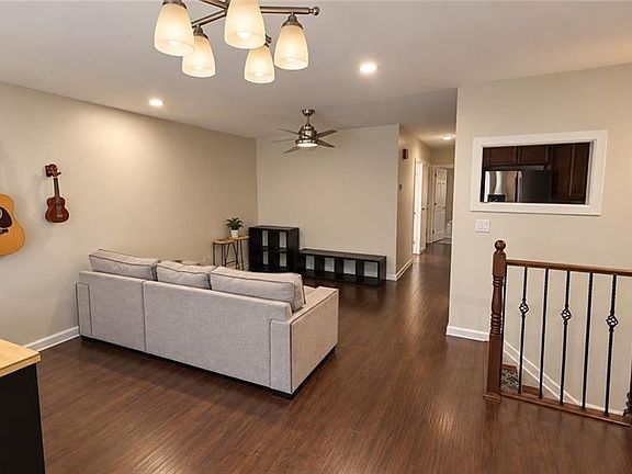 3rd image of 12 McKibbin Ct