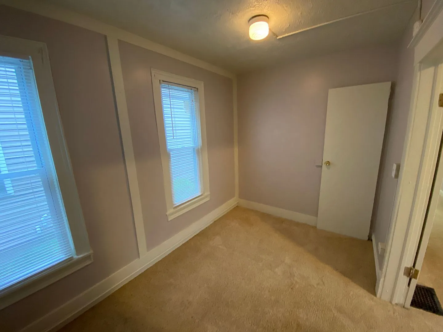 846 Jennette NW — Photo 2