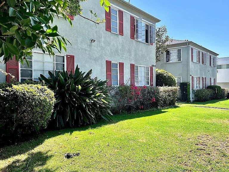 1st image of 1318 N Citrus Ave APT 3