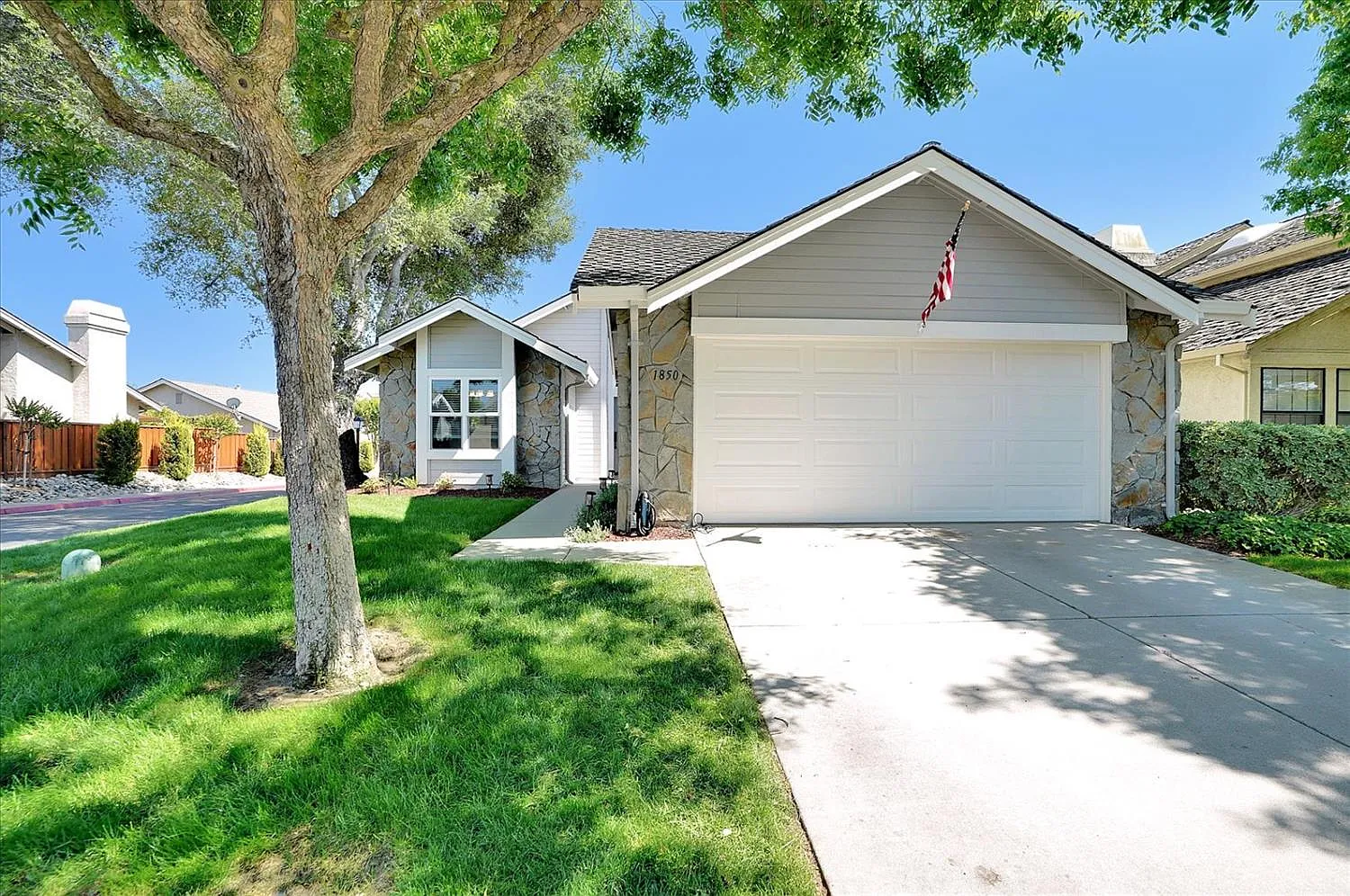 1850 Bluebonnet Ct photo 1