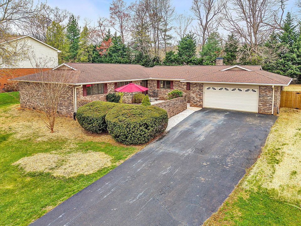 1st image of 4925 Grape Tree Ln