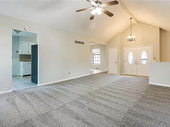 5th image of 513 NW Chateau Dr