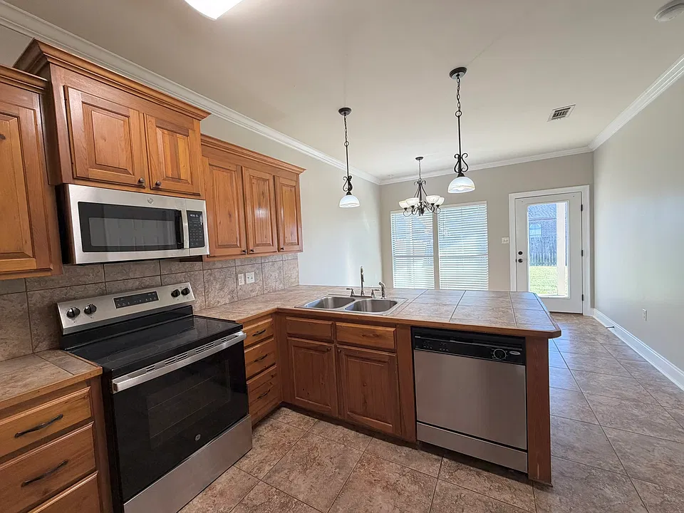 15070 Coldwater Dr