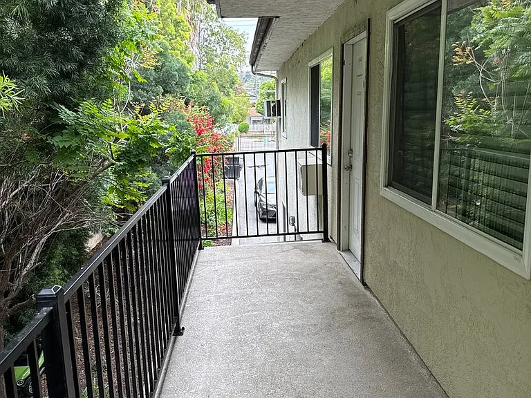 411 Emerald Ave — Photo 3