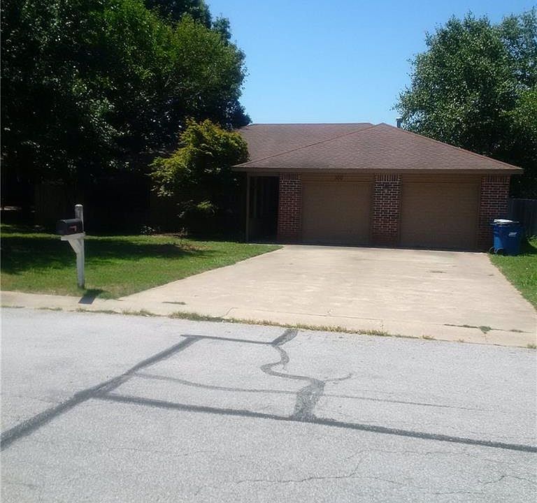 1st image of 300 Pleasant View Ln