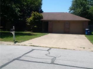 300 Pleasant View Ln, Bentonville, AR 72712