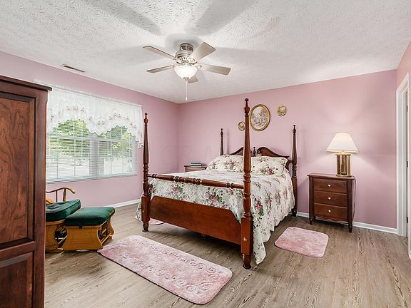 4th image of 6097 Eden Valley Dr