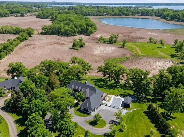 1000 Old Crystal Bay Rd S, Wayzata, MN 55391