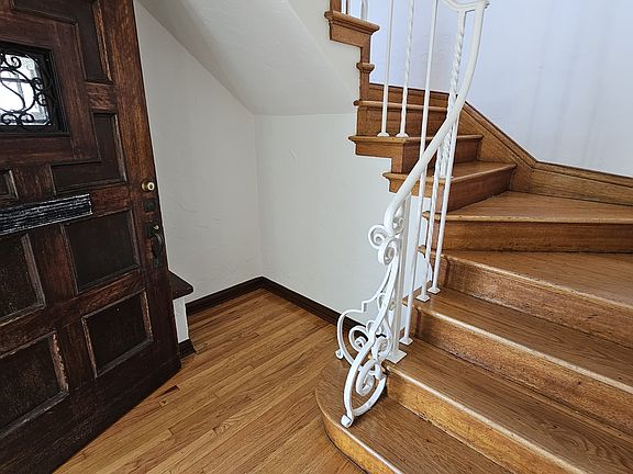 3rd image of 206 S Orange Dr
