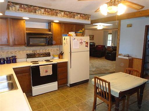 3rd image of 5022 Glady Creek Dr