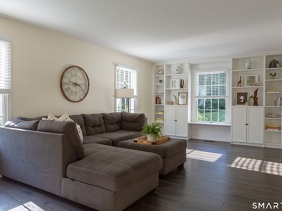4th image of 30 Crested Ridge Court