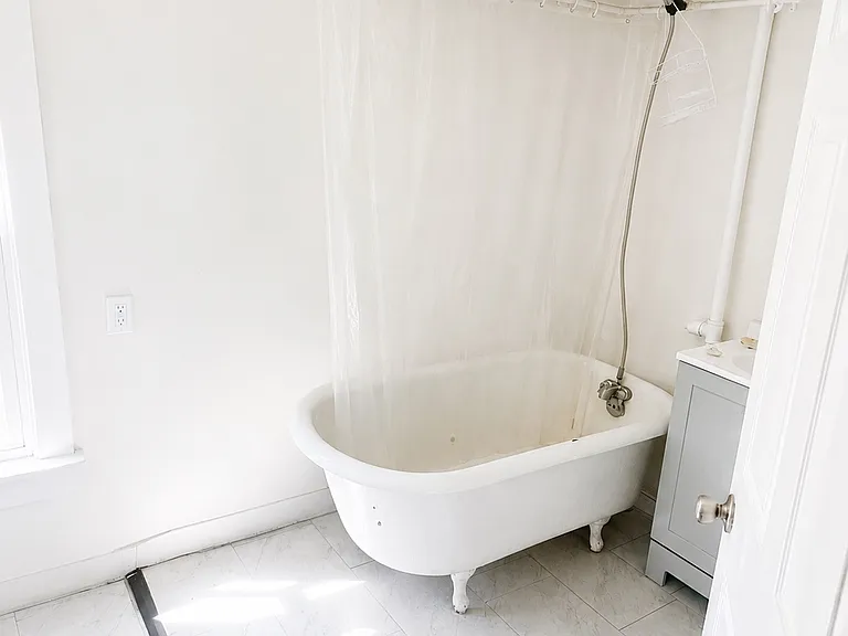 204 Seneca St #2 — Photo 2
