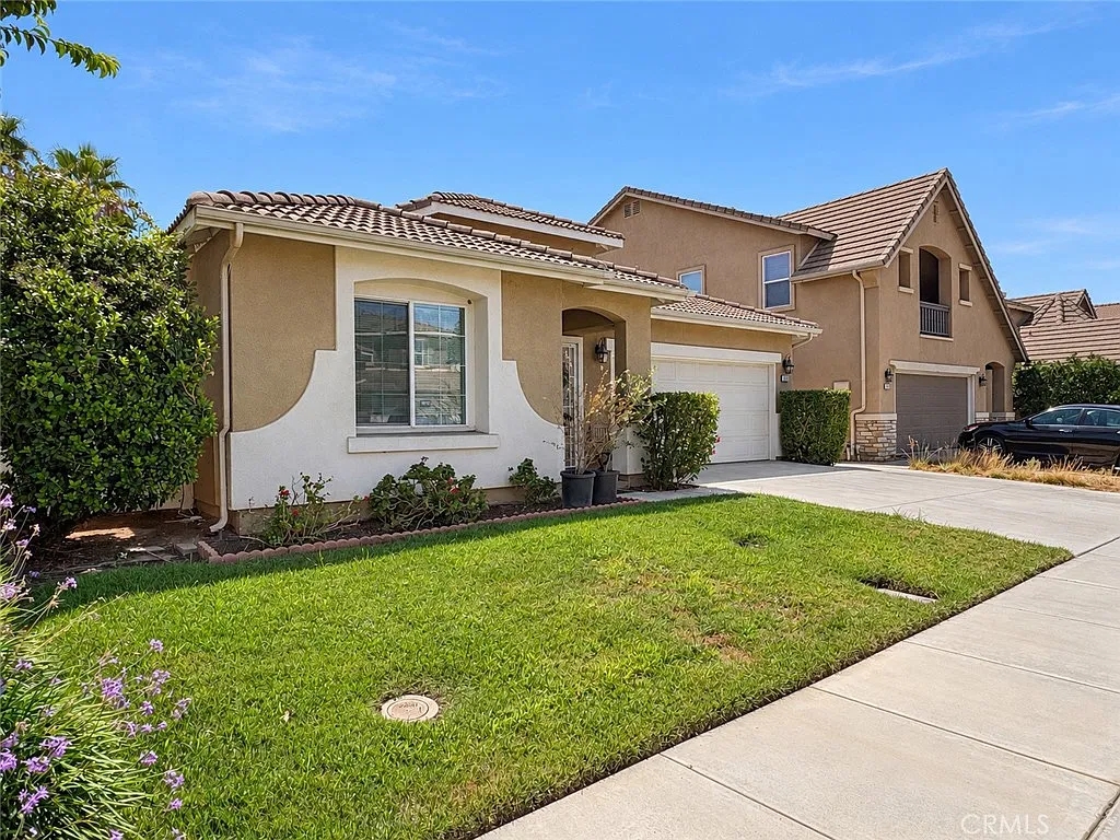 4 bed, 2095 sqft, $3,200 — Photo 2