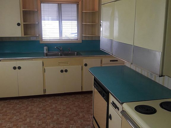 Kitchen with dishwasher