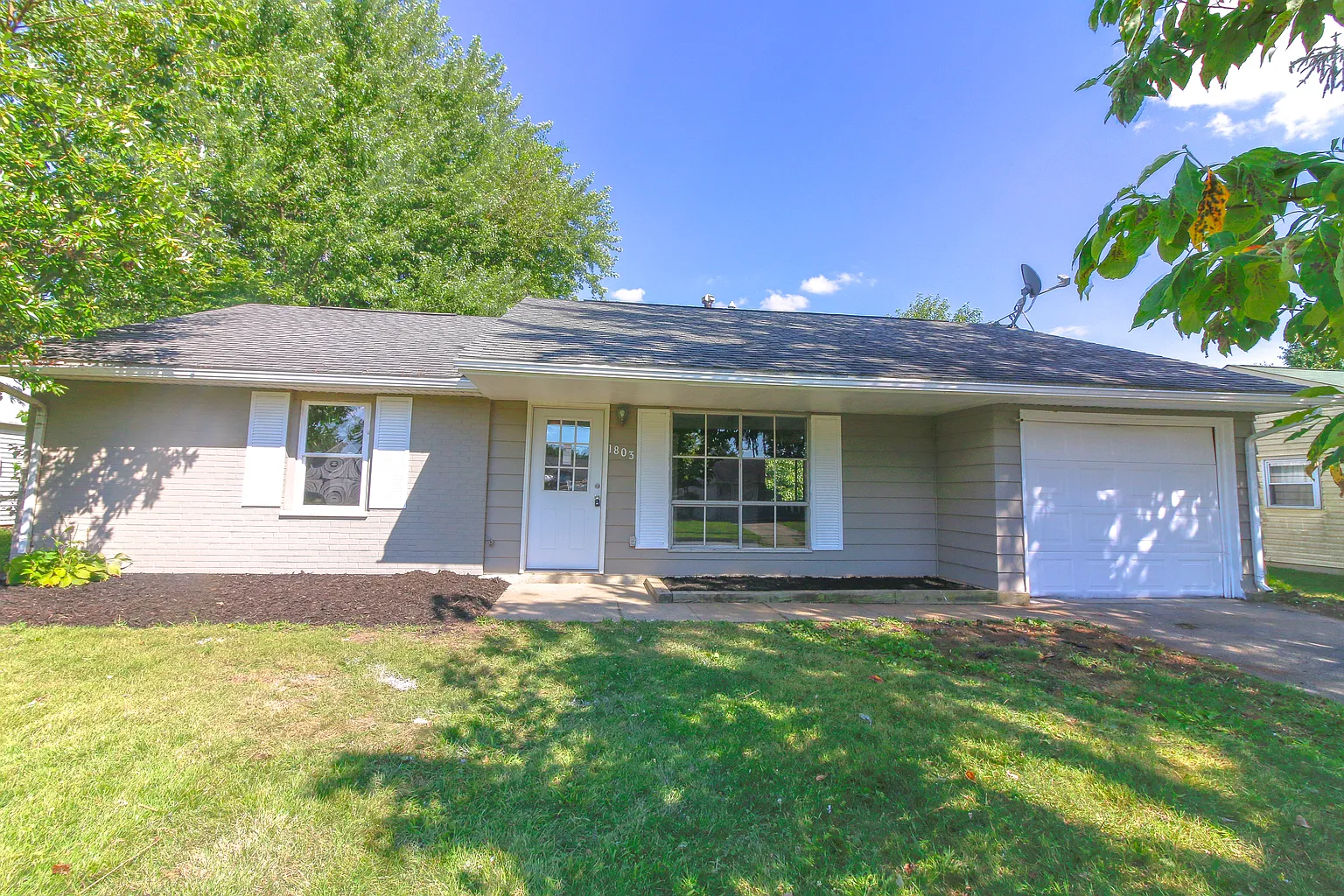 1803 Roxbury Dr photo 1