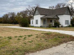 722 Cole St, Gainesville, TX 76240