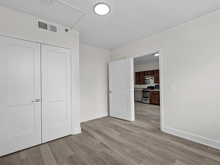 Fairmont Tower Apartments — Photo 22