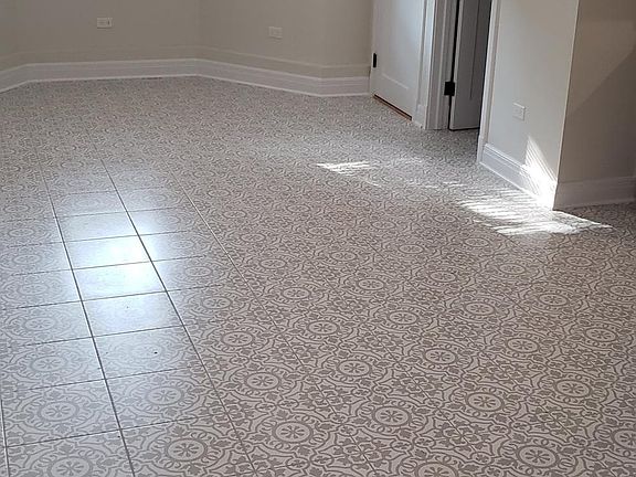 5th image of 4101 N Claremont Ave #1