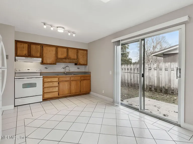 Large eat in kitchen