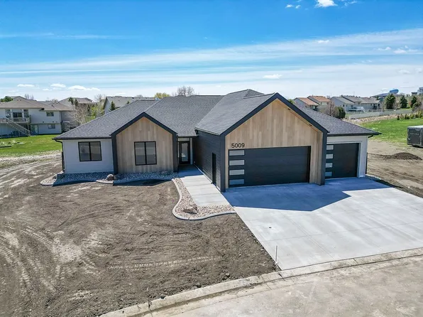 5009 Helsinki Ln, Bismarck, ND 58503