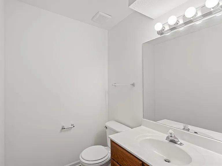 2411 Northampton Dr — Photo 19