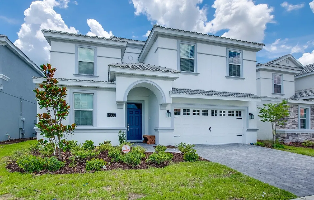 8 bed, 3909 sqft, $3,750 — Photo 2