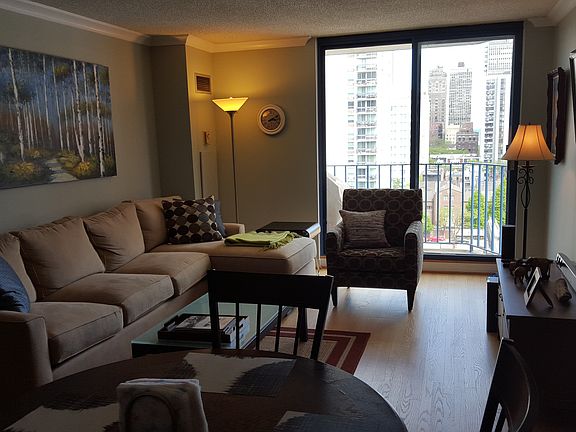 3rd image of 1250 N La Salle Dr APT 1202
