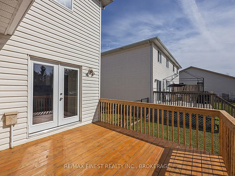 1256 Brackenwood Cres — Photo 39